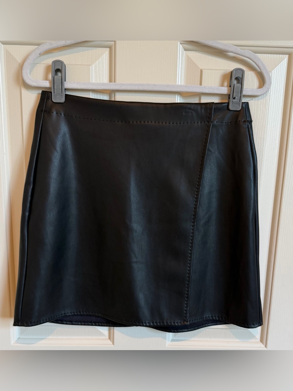 NWT Max Studio Faux Leather A-line Mini
Skirt Size Small